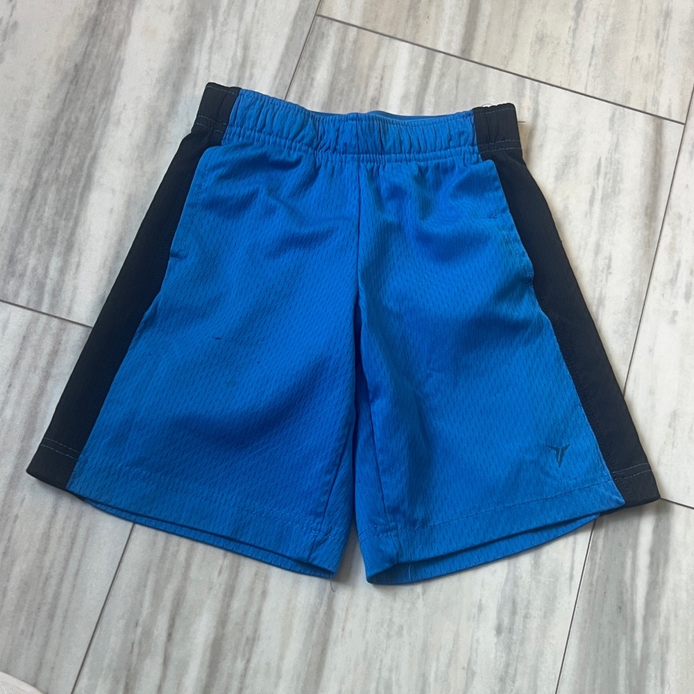 Bundle of boys shorts. Total of 6 size medium